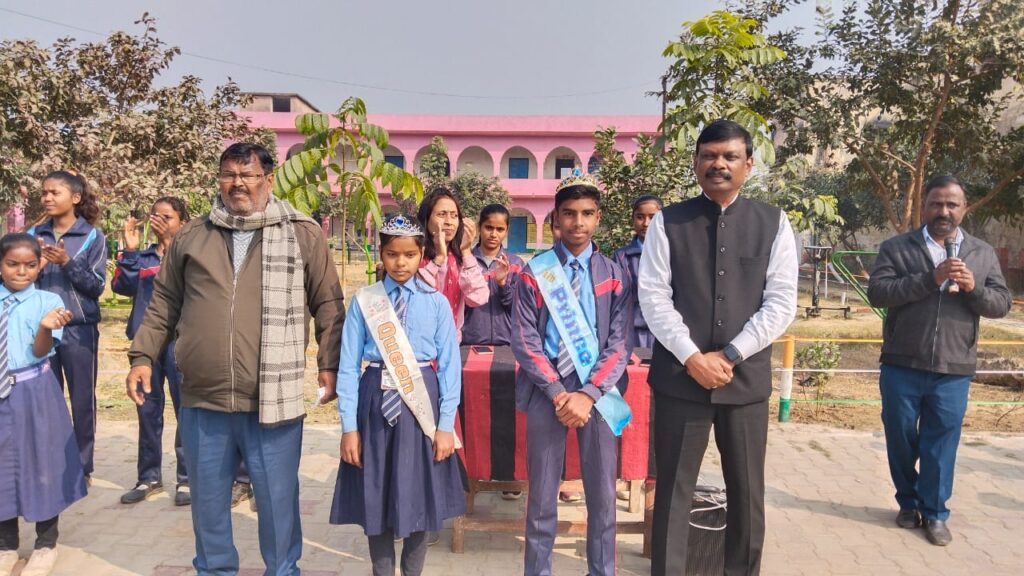 नालंदा के स्कूल में अकेले पहुंचे ACS एस सिद्धार्थ, बच्चों के साथ प्रार्थना कर पूछे कई सवाल 1 20250131 115502