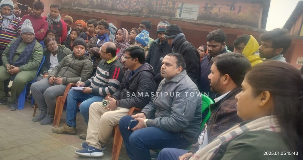 उत्क्रमित मध्य विद्यालय सरारी में शैक्षणिक गतिविधियों को सुचारु रूप से चलाने का लिया गया निर्णय, पहुंचे सर्व शिक्षा अभियान के DPO 1 IMG 20250105 WA0094