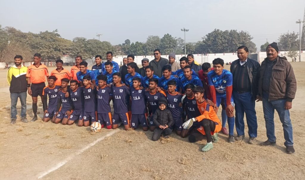 समस्तीपुर पटेल मैदान में जिला फुटबॉल संघ द्वारा आयोजित चैलेंज कप टूर्नामेंट में P.F.C. की टीम 1-0 से विजयी 1 IMG 20250106 WA0111