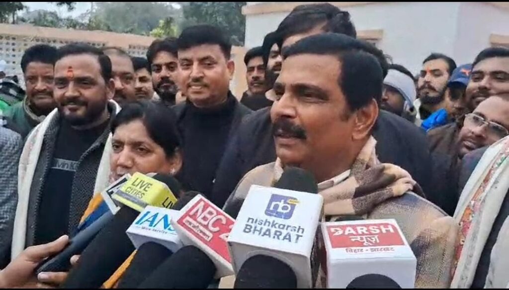 20 साल से केंद्र से लेकर बिहार की राजनीति को नचा रहे नीतीश, आनंद मोहन के बयान से सियासी हलचल तेज 1 IMG 20250115 WA0024