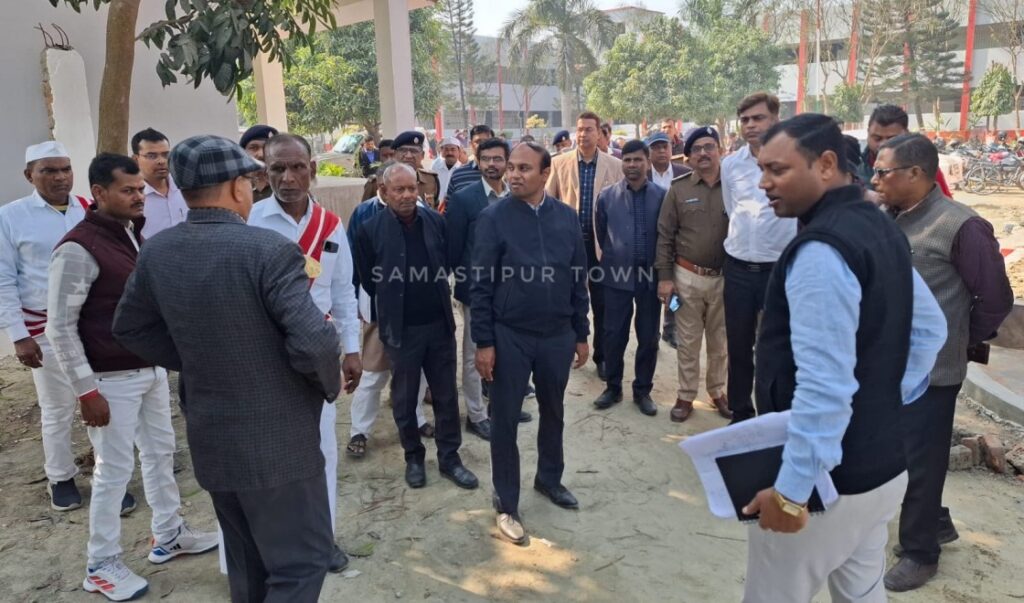 भारत रत्न जननायक कर्पूरी ठाकुर की जयंती समारोह के अवसर पर DM ने किया स्थल निरीक्षण 1 IMG 20250118 WA0038