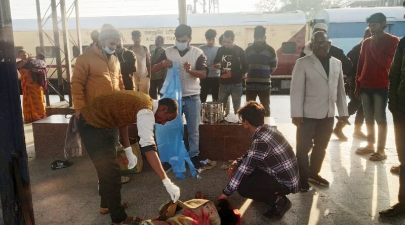 समस्तीपुर जंक्शन पर ट्रेन में चढ़ने के दौरान गिरी महिला, बायां हाथ बुरी तरह ज'ख्मी 1 IMG 20250125 WA0093