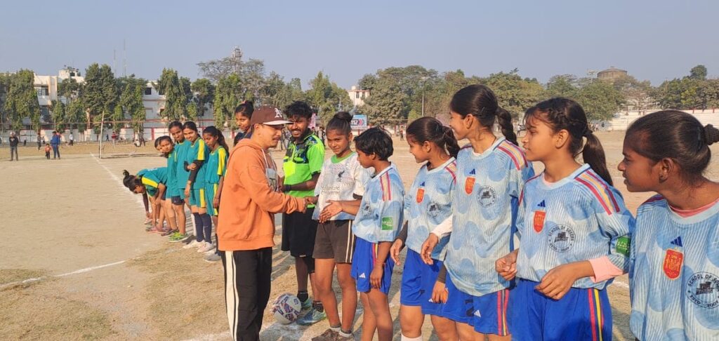 समस्तीपुर पटेल मैदान में एक दिवसीय फुटबॉल मैच का आयोजन 1 IMG 20250127 WA0028