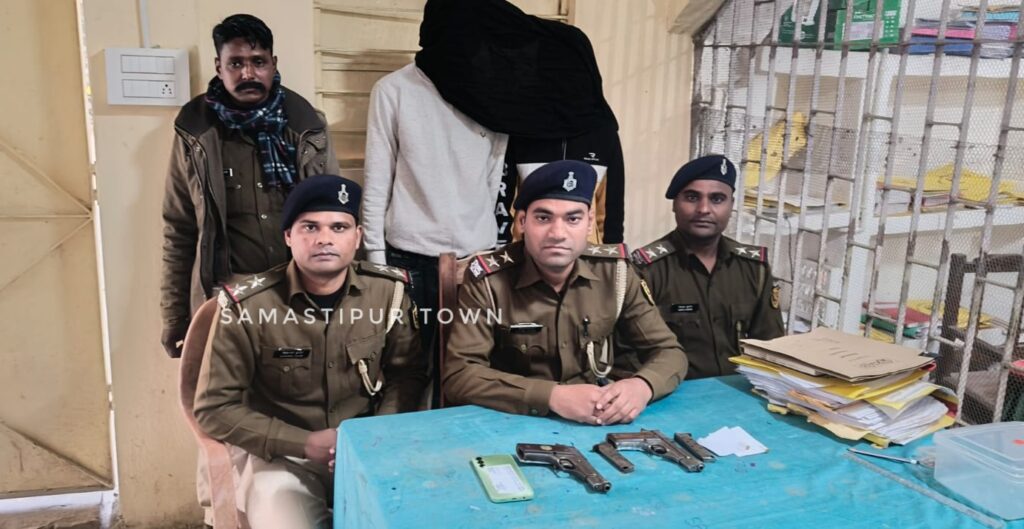 कई कांडों के वांछित रौशन झा व उसके सहयोगी विरेंद्र कुमार को समस्तीपुर पुलिस ने हथियार समेत किया गिरफ्तार 1 IMG 20250127 WA0078