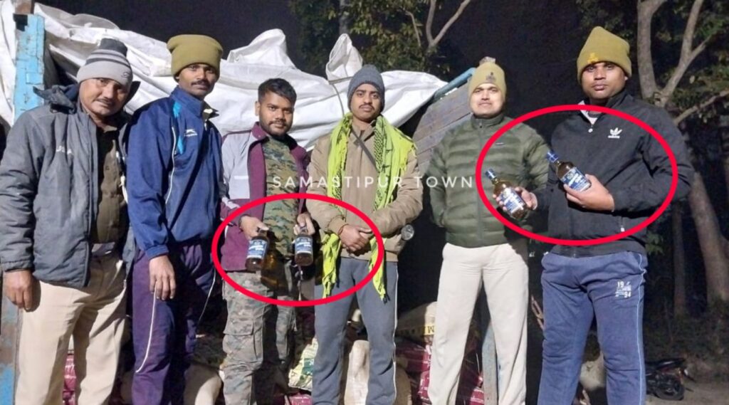 समस्तीपुर: 10 चक्का ट्रक पर सड़े चावल की बोरी के पीछे छिपाकर ले जा रहे 203 कार्टन विदेशी शराब जब्त, चालक फरार 1 Picsart 25 01 16 18 23 02 388