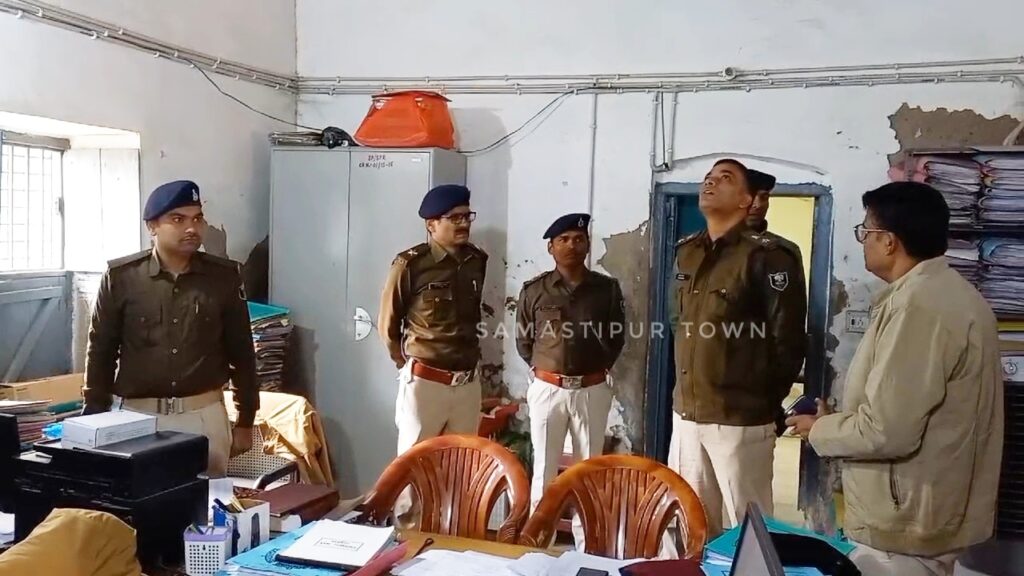 समस्तीपुर SC-ST थाना भवन की हुई नीलामी, एक हफ्ते के अंदर तोड़कर हटाया जाएगा मलवा, जानें कितने की लगी बोली 1 VideoCapture 20250103 190905