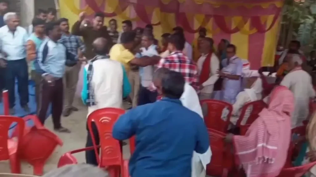 JDU के विधायक अशोक चौधरी के कार्यक्रम में धक्का मुक्की, बॉडीगार्ड ने हंगामा कर रहे युवक को जमकर पीटा, इलाके में बबाल 1 09 02 2025 sakra mla news 23881646