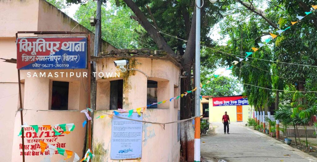 किशोर को धक्का मार भाग रहे बस चालक व कंडक्टर की जमकर पिटाई, रेफर 1 20240911 113843