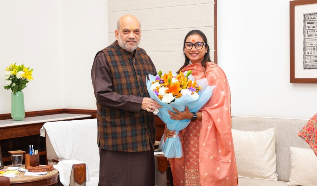 अमित शाह से मिलीं समस्तीपुर की सांसद शांभवी चौधरी, पति सायन कुणाल भी रहे साथ 1 20250204 143258