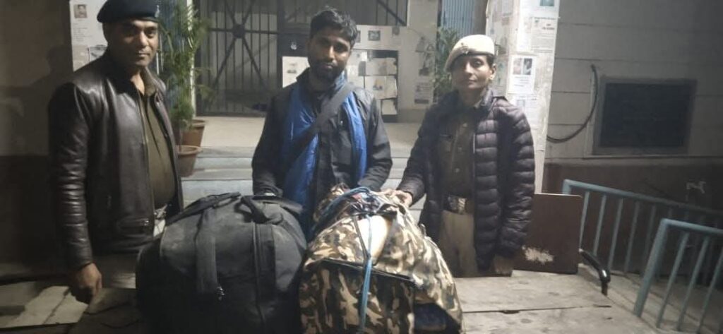 यात्री ने ट्रेन में रखा सामान लेकिन उसके चढ़ने से पहले ही खुल गयी ट्रेन, समस्तीपुर रेल पुलिस ने सामान बरामद कर सुरक्षित सौंपा 1 FB IMG 1739636163256