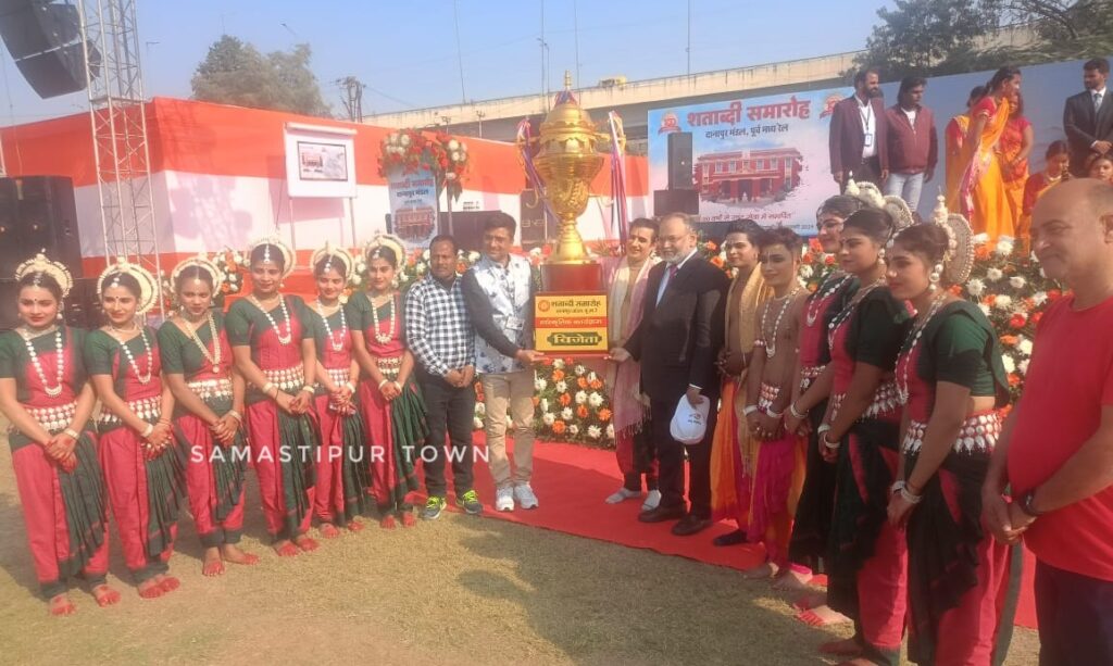 समस्तीपुर रेल मंडल के कलाकारों को ओडीशी नृत्य में पुरस्कार 1 IMG 20250131 WA0103