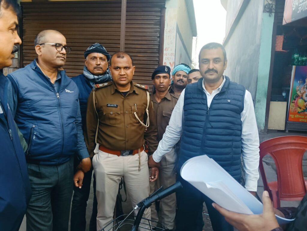 घुसखोर दारोगा को निगरानी विभाग की टीम ने रंगे हाथ दबोचा, शराब कारोबारी से 75 हज़ार रुपए ले रहा था रिश्वत 1 IMG 20250211 WA0027