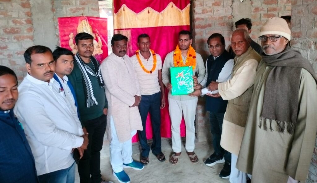 प्रखंड कृषि पदाधिकारी के रूप में चयन होने पर सोमनाहा के चंदन को श्रीरामचंद्र सेवा ट्रस्ट द्वारा किया गया सम्मानित 1 IMG 20250213 WA0041
