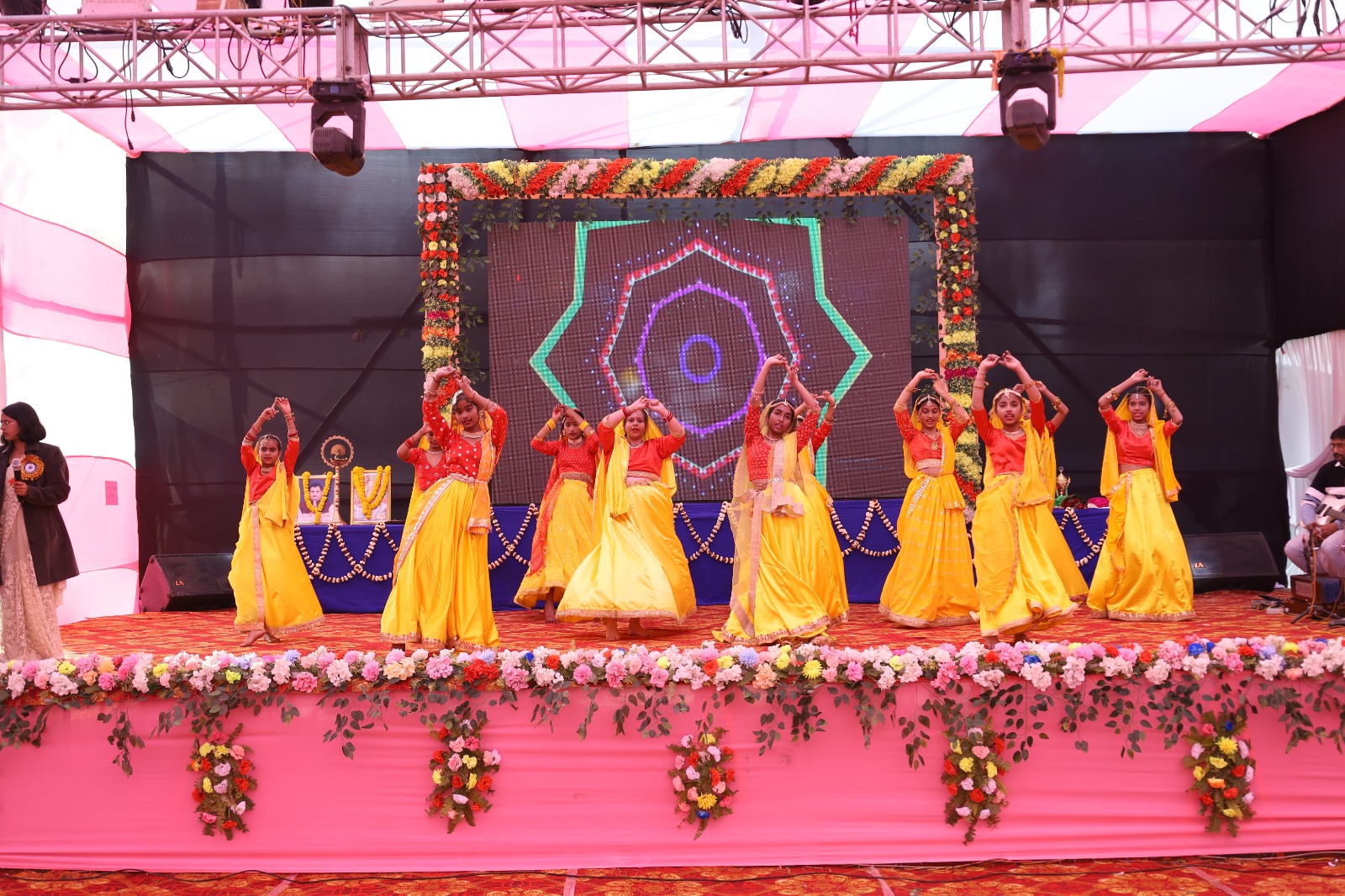 समस्तीपुर के प्रतिष्ठित शिक्षण संस्थान होली मिशन हाई स्कूल ने धूमधाम से मनाया अपना 38वाँ वार्षिकोत्सव समारोह 3 IMG 20250214 WA0045