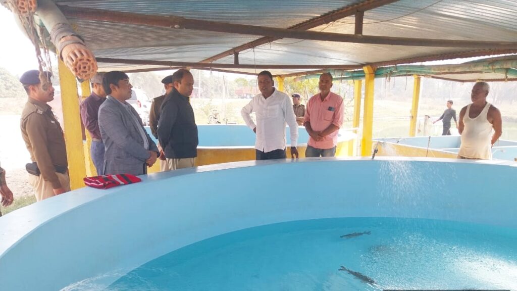 समस्तीपुर DM ने मत्स्य बीज हैचरी का किया निरीक्षण, उत्पादक हर वर्ष 18 लाख रूपये तक का कर रहा वार्षिक कमाई 1 IMG 20250215 WA0131