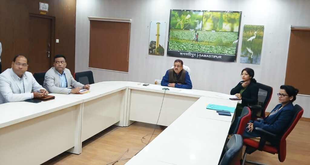 नीलाम पत्र पदाधिकारियों के साथ नीलाम पत्र वादों की समीक्षात्मक बैठक आयोजित 1 IMG 20250215 WA0143