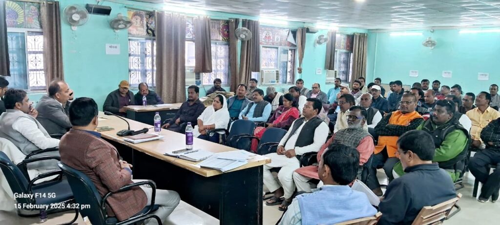 पंचायती राज विभाग व ग्रामीण विकास विभाग के योजनाओं की समीक्षात्मक बैठक समस्तीपुर विकास भवन में आयोजित 1 IMG 20250215 WA0195