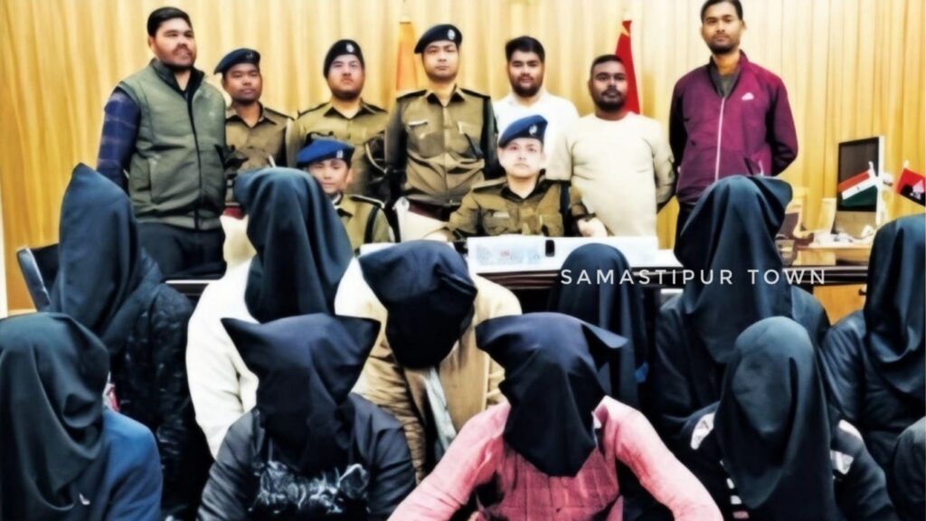 पटना में ब्रांडेड ज्वेलरी शोरूम लूटकांड से पहले गिरफ्तार हुए अपराधियों को रिमांड पर ले सकती है समस्तीपुर पुलिस 1 Picsart 25 02 14 09 15 16 894