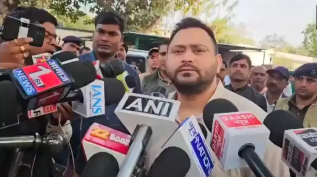 कोई नई डील करने गए होंगे, लेकिन बिहार के लिये... सीएम नीतीश के दिल्ली दौरे पर तेजस्वी का तंज 1 Picsart 25 02 16 21 03 36 230