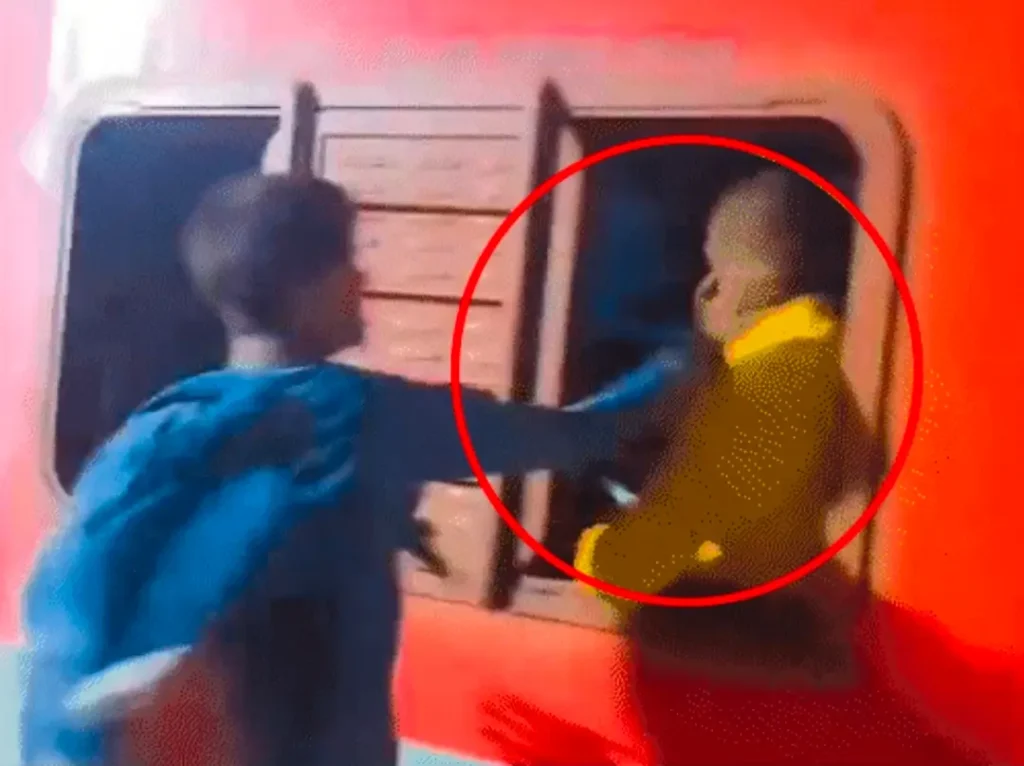 बिहार: यूट्यूबर ने रेल यात्री को मारा थप्पड़, फॉलोअर्स बढ़ाने के लिए वीडियो किया वायरल, आरोपी अरेस्ट, मांगी माफी 1 Screenshot 20250227 154509