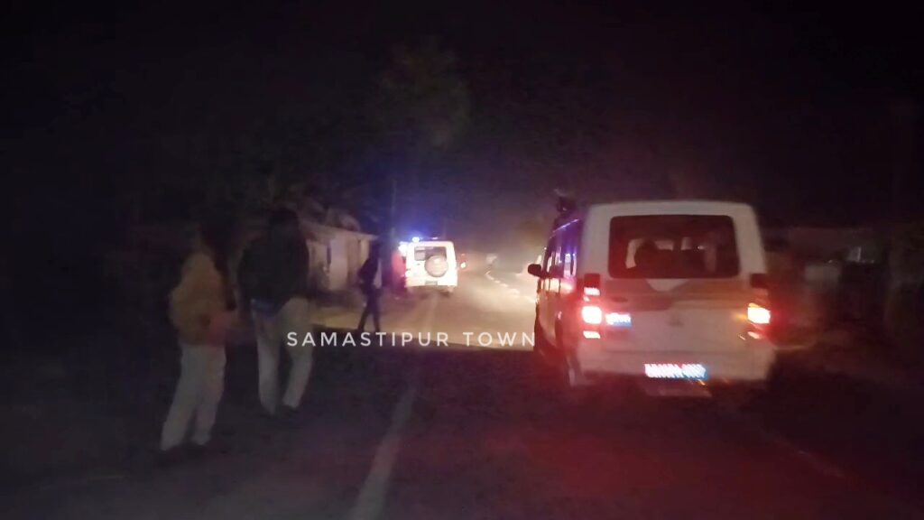 समस्तीपुर के सिंघिया में दो बाइक की टक्कर में 1 युवक की मौ'त व दो घायल, एक की स्थिति गंभीर 1 VideoCapture 20250215 093317