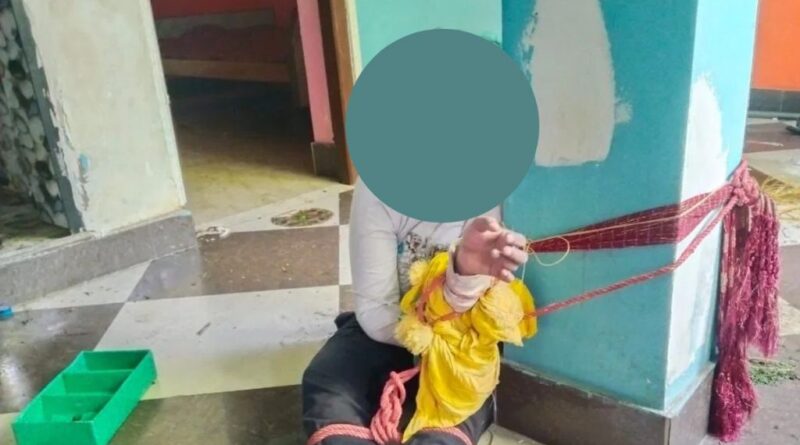 mahila shikshika ko khambhe se bandhkar peeta