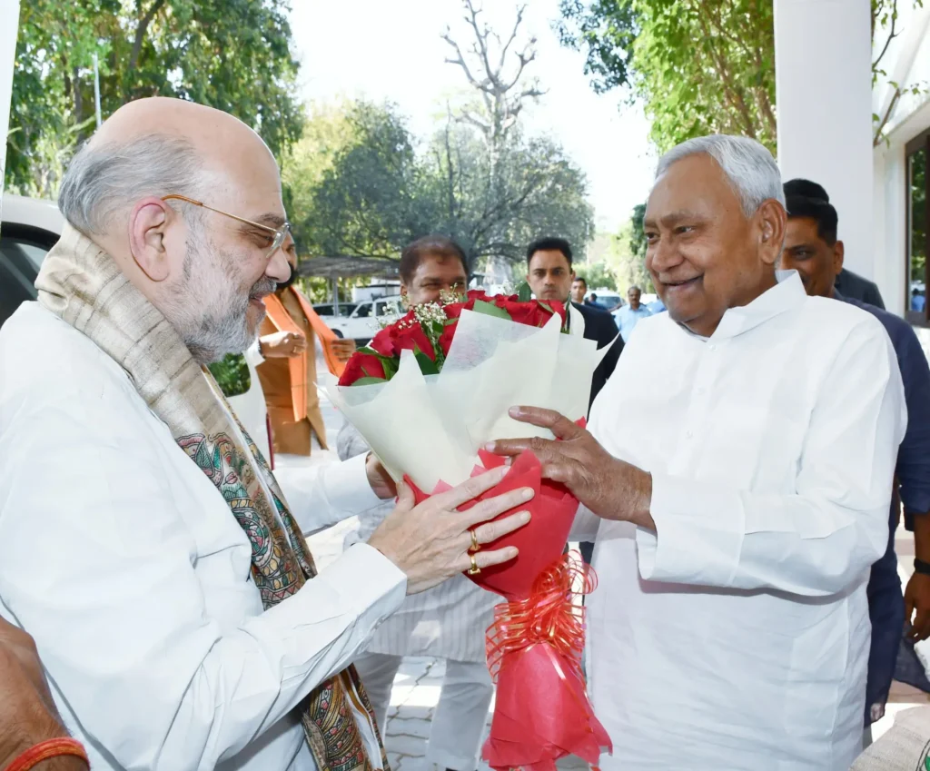 नीतीश आवास पर 45 मिनट रुके अमित शाह, एनडीए की अहम बैठक में क्या हुआ तय? 1 20250330 193600