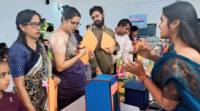 समस्तीपुर RSB इंटर स्कूल में जिला स्तरीय TLM मेला- 2.0 का किया गया आयोजन 1 FB IMG 1742436982574