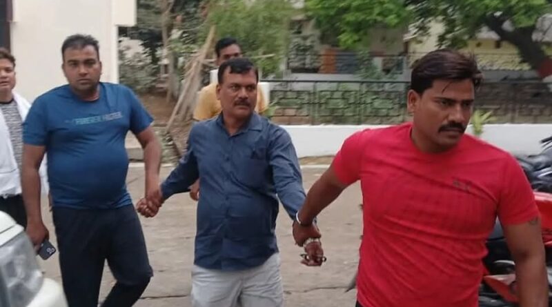 40 हजार रुपये घुस लेते प्रखंड नजीर और प्रमुख पति को विजिलेंस की टीम ने रंगे हाथों किया गिरफ्तार 1 FB IMG 1742473500413