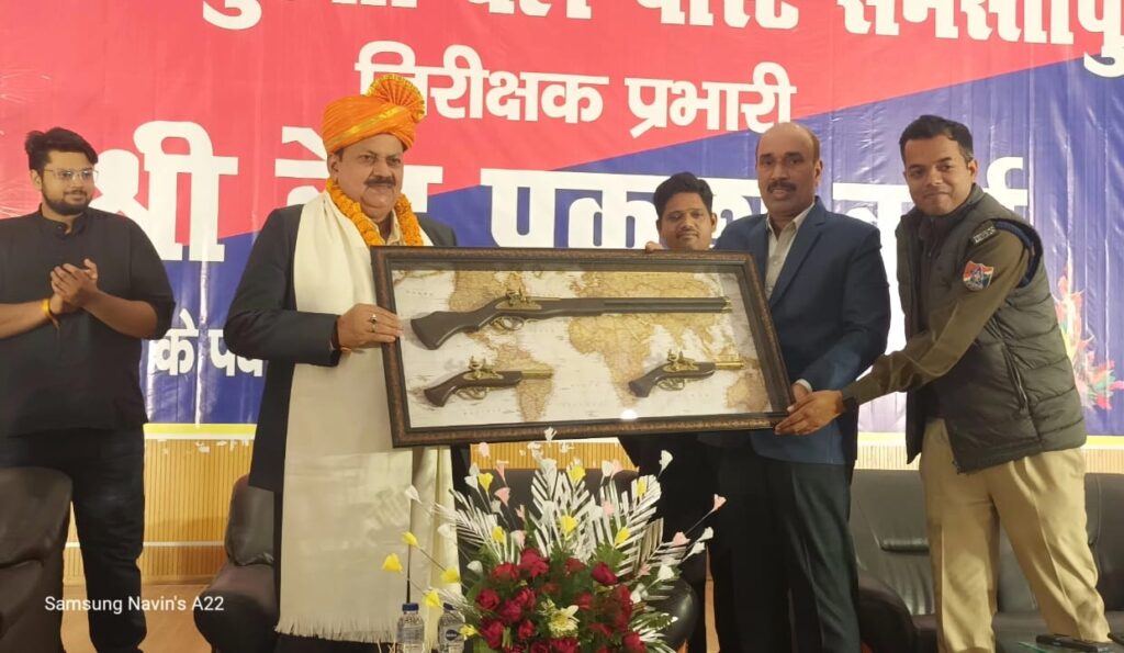 समस्तीपुर RPF इंस्पेक्टर बीपी वर्मा का सहायक कमांडेंट के पद पर प्रोन्नति, दी गयी भावभीनी विदाई 1 IMG 20250301 WA0054