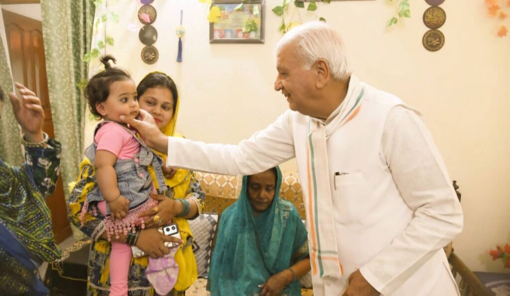 समस्तीपुर शहर के धर्मपुर में अपने पारिवारिक सदस्यों से मिलने पहुंचे राज्यपाल आरिफ मोहम्मद खान 1 IMG 20250303 WA0016 1068x711 1