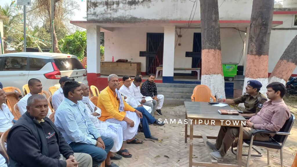 मुफस्सिल थाना परिसर में शांति समिति की बैठक आयोजित, थानाध्यक्ष बोले- "होली में हुड़दंग करने वालों पर होगी कड़ी कार्रवाई" 1 IMG 20250310 WA0087