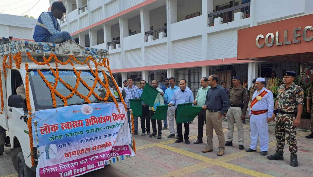 जिलाधिकारी ने चापाकल मरम्मत दल को किया रवाना, खराब पड़े चापाकलों को किया जाएगा दुरुस्त 1 IMG 20250312 WA0011