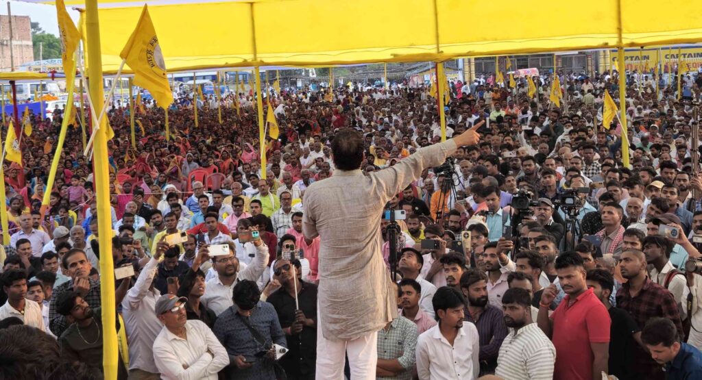 प्रशांत किशोर के जनसभा में उचक्कों ने दो महिलाओं के आभूषण उड़ाए 1 IMG 20250322 WA0223