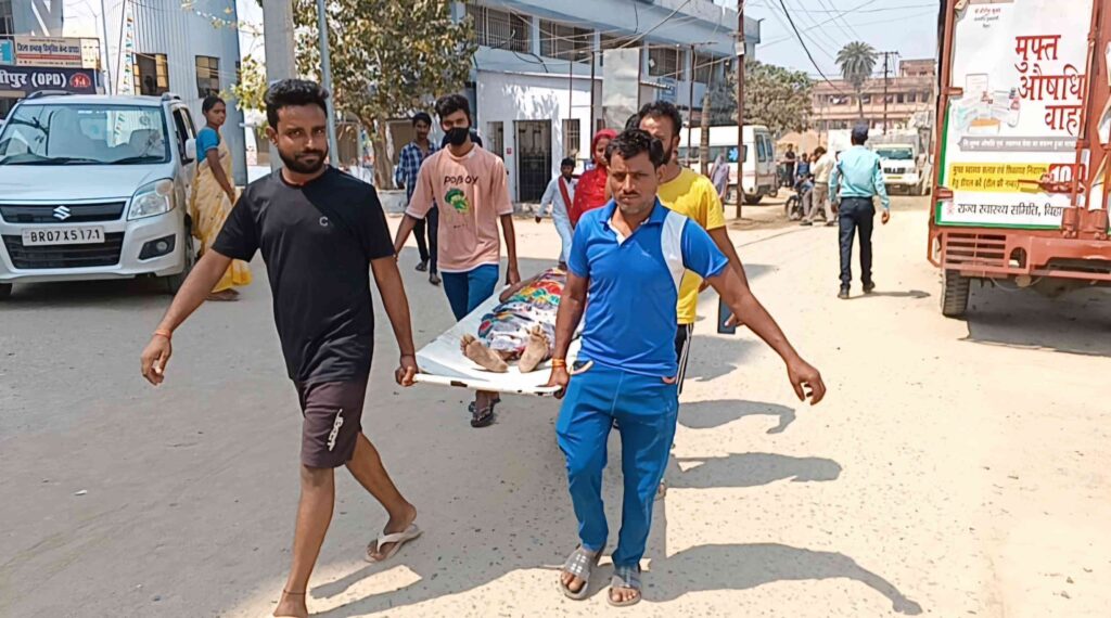 समस्तीपुर नगर निगम क्षेत्र में झारू मारने के दौरान महिला सफाइकर्मी को बुलेट ने मारी ठोकर, घायल 1 IMG 20250327 WA0077