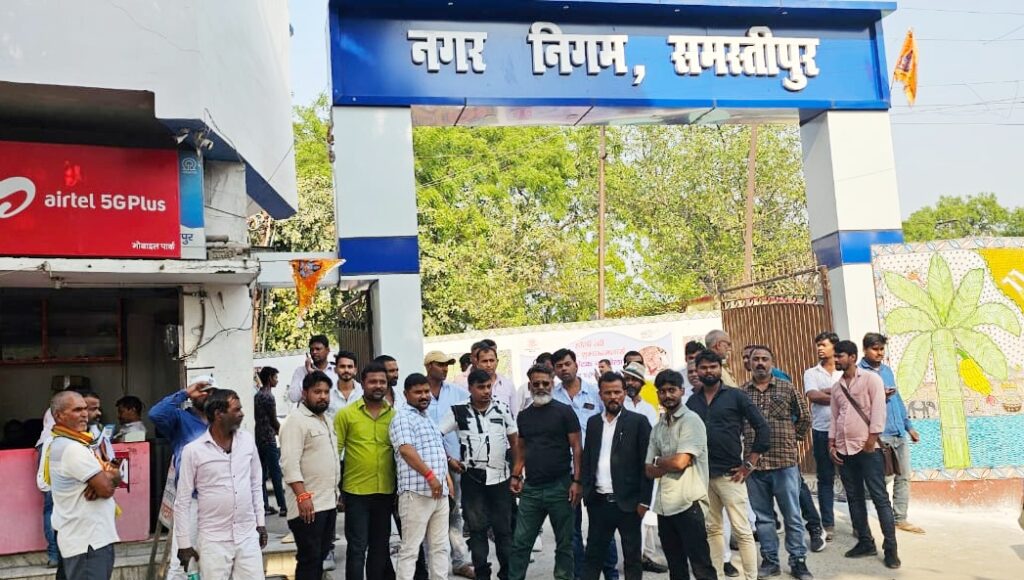 समस्तीपुर कर्पूरी बस पड़ाव के नये टेंडर का काम पूरा, 70 लाख 55 हजार रुपये में श्यामला देवी को मिला एक साल का टेंडर 1 IMG 20250327 WA0101