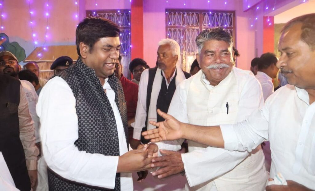 VIP के इफ्तार से बिहार में बढ़ी सियासी हलचल, सीवान में मुकेश सहनी के कार्यक्रम में लालू के करीबी नेता भी पहुंचे 1 Mukesh Sahani 6