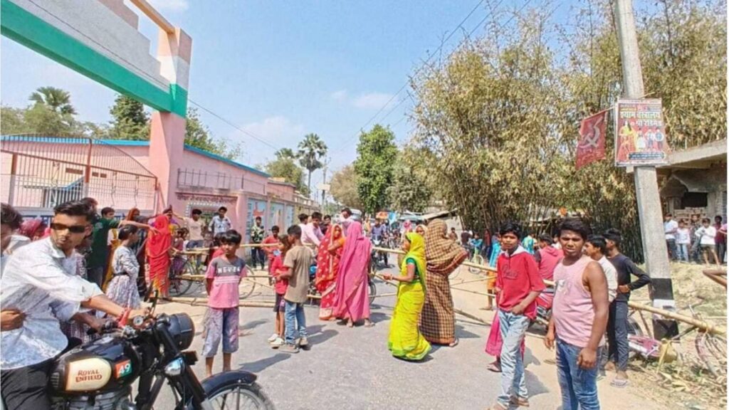 विभूतिपुर में नवमीं कक्षा के छात्र के साथ बेरहमी से मारपीट, आक्रोशित लोगों ने किया सड़क जाम 1 Picsart 25 03 25 09 34 37 661