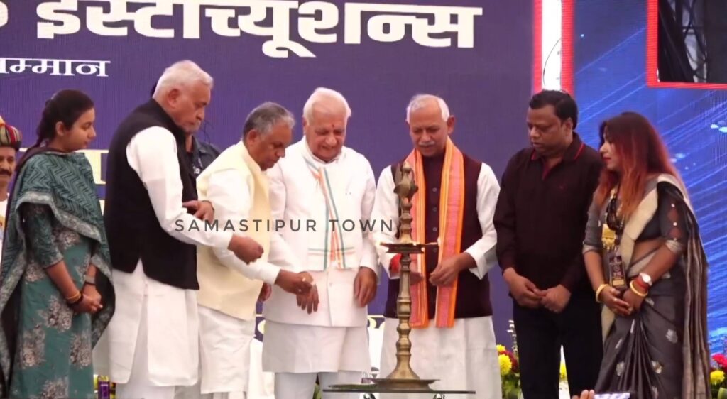 एसके मंडल ग्रुप ऑफ इंस्टिट्यूशन ने अपना 10वां स्थापना दिवस समारोह धूमधाम से मनाया, मुख्य अतिथि के रूप पहुंचे राज्यपाल 1 Screenshot 20250303 190455 Facebook