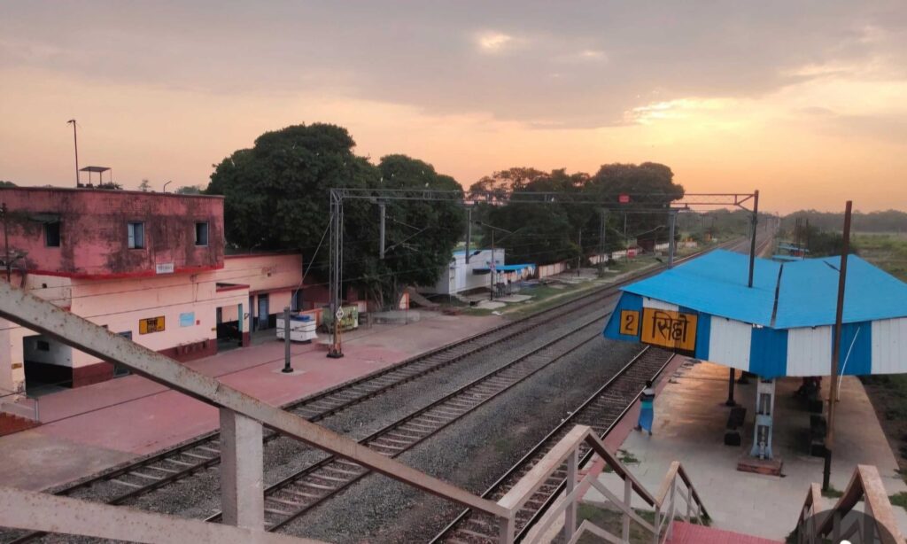 मुजफ्फरपुर-समस्तीपुर रेलखंड पर ट्रेन के पहिये से अचानक निकलने लगा धुआं, यात्रियों में मचा हड़कंप, टला बड़ा हादसा 1 Screenshot 20250312 162802 UC Browser