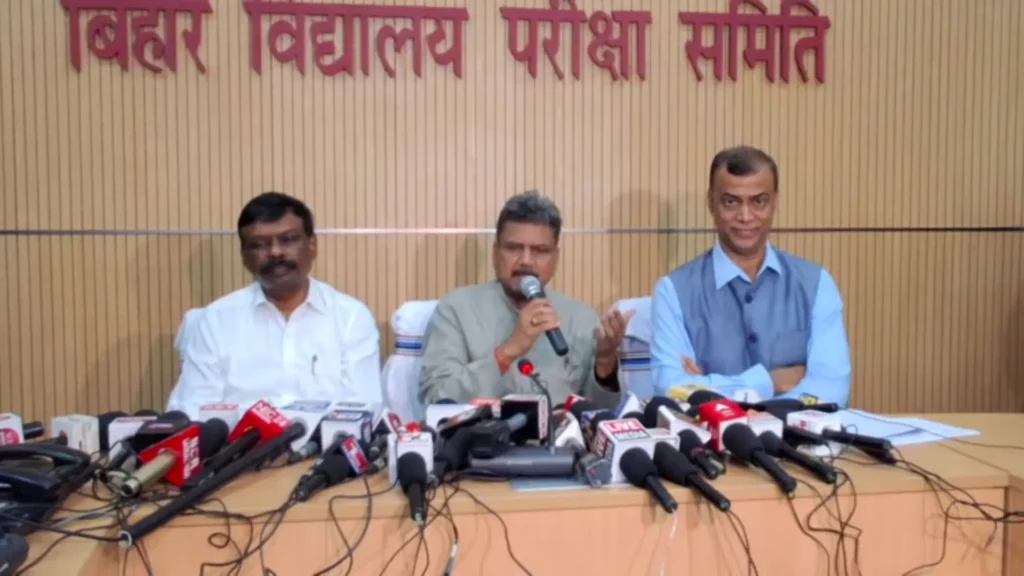 बिहार बोर्ड 10वीं में समस्तीपुर की साक्षी ने 97.8% अंक लाकर किया टाॅप, देखें लिस्ट 1 Screenshot 20250329 122628