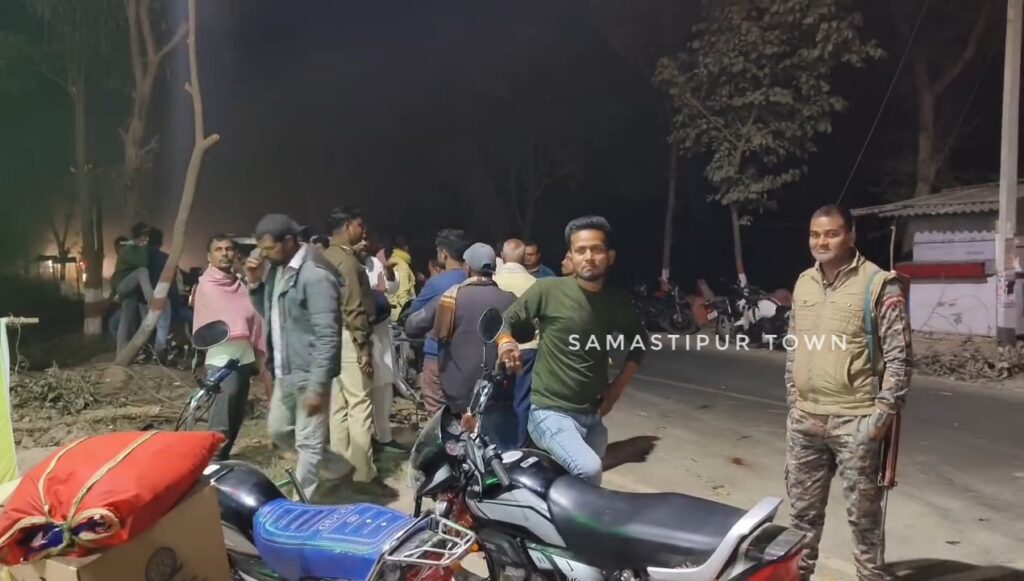 रोसड़ा में विवाहिता ने फंदे से लटककर जीवन-लीला की समाप्त, पति से विवाद के बाद उठाया खौ'फनाक कदम 1 VideoCapture 20250301 221959