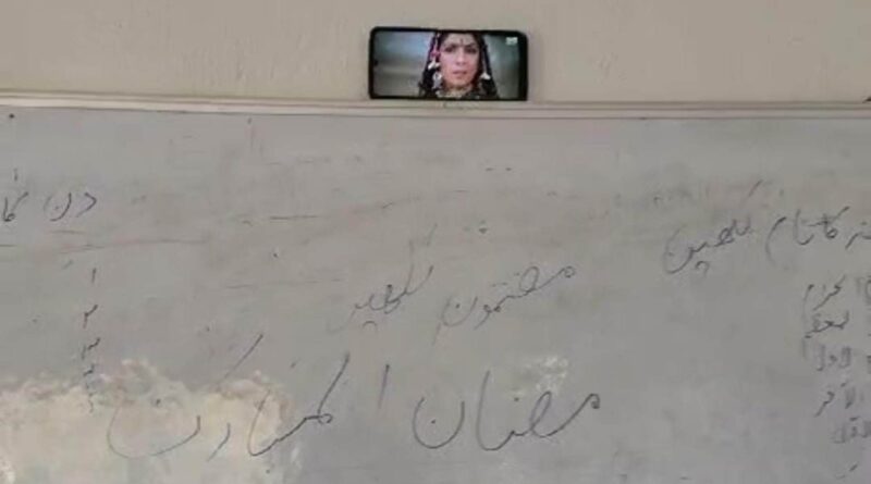 bihar news children appeared exam playing filmi songs in class room begusarai bihar school f975419d3cc924f6340bc436b9ff438f