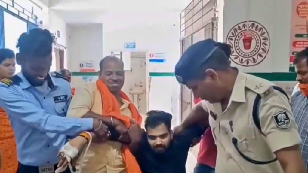 बिहार: पत्नी की प्रताड़ना से परेशान युवक ने SP कार्यालय पहुंचकर जहर खा लिया, ईलाज के दौरान मौ'त 1 bihar news suicide after telling story before bihar police sp lakhisarai husband wife love affair c 05976d41372516ee61e26ec84387bca6