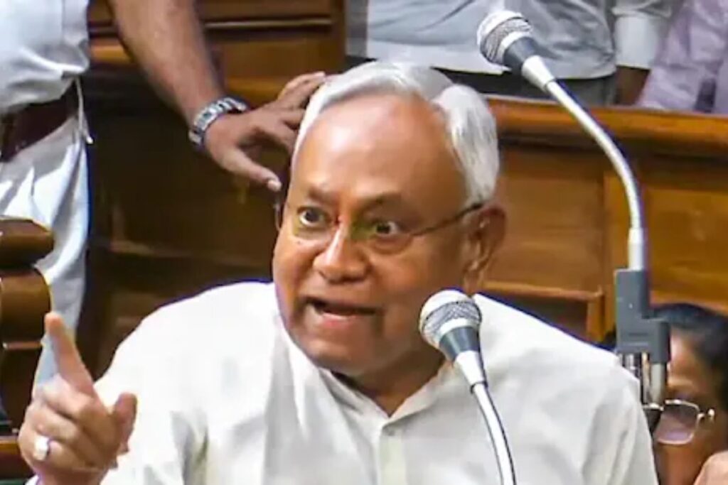 जो मोबाइल लेकर आए उसको बाहर कीजिए, बिहार विधानसभा में मोबाइल यूज करने पर भड़के सीएम नीतीश, स्पीकर से की कार्रवाई की मांग 1 cm nitish