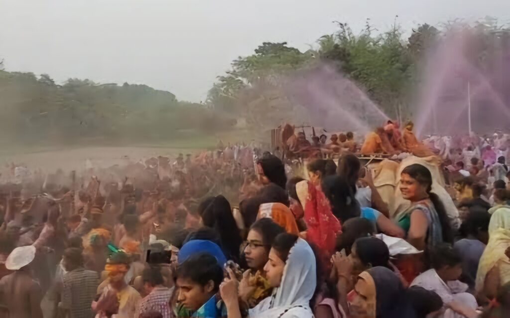 वृंदावन की होली के नाम से प्रसिद्ध है रोसड़ा के भिरहा की होली, कई राज्यों के लोग होते हैं शामिल 1 images 1