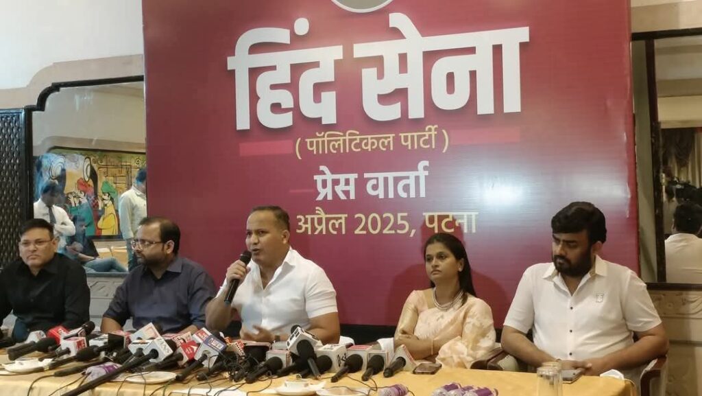 पूर्व IPS शिवदीप लांडे की बिहार की राजनीति में हुई एंट्री, नई पार्टी लॉन्च कर कहा- लड़ेंगे बिहार विधानसभा चुनाव 1 FB IMG 1744102858066