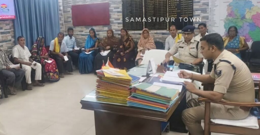 समस्तीपुर SP ने जनता दरबार में 22 मामलों कि सुनवाई की, प्रत्येक कार्यदिवस पर होता है जनता दरबार का आयोजन 1 FB IMG 1745841407330