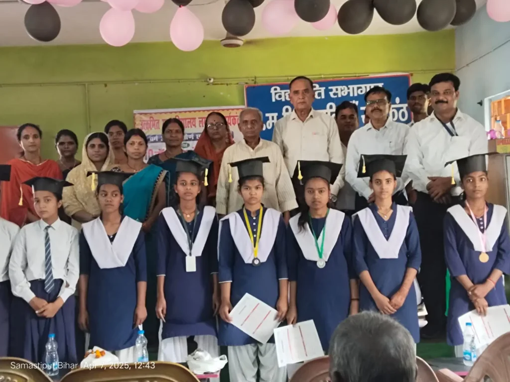 उत्क्रमित मध्य विद्यालय लगुनियाँ सूर्यकंठ में 10वें दीक्षांत समारोह सह वार्षिकोत्सव का हुआ आयोजन 1 IMG 20250407 WA0013