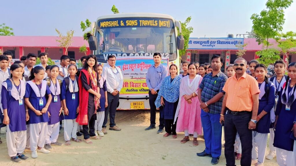ऐतिहासिक स्थलों के अवलोकन के लिये इंटर विद्यालय कर्पूरीग्राम से छात्र-छात्राओं का दल दरभंगा रवाना 1 IMG 20250408 WA0725